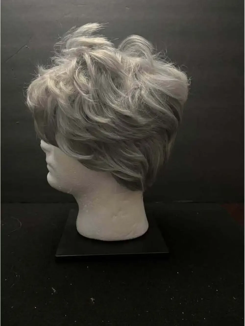 Short Silver Grey Wavy Wig